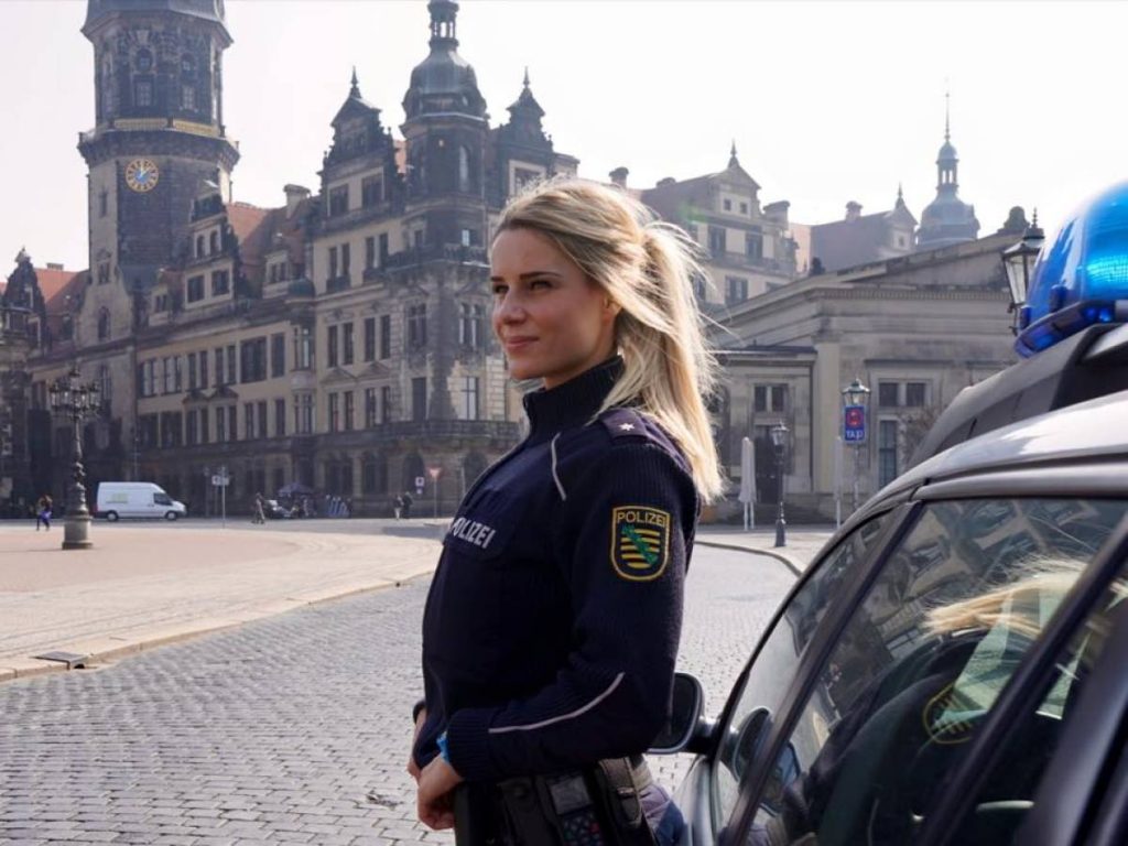 HOTTEST COP IN THE WORLD!: Bombshell Police Officer Sets The Internet ON FIRE With Her Bangin’ Bikini Body!