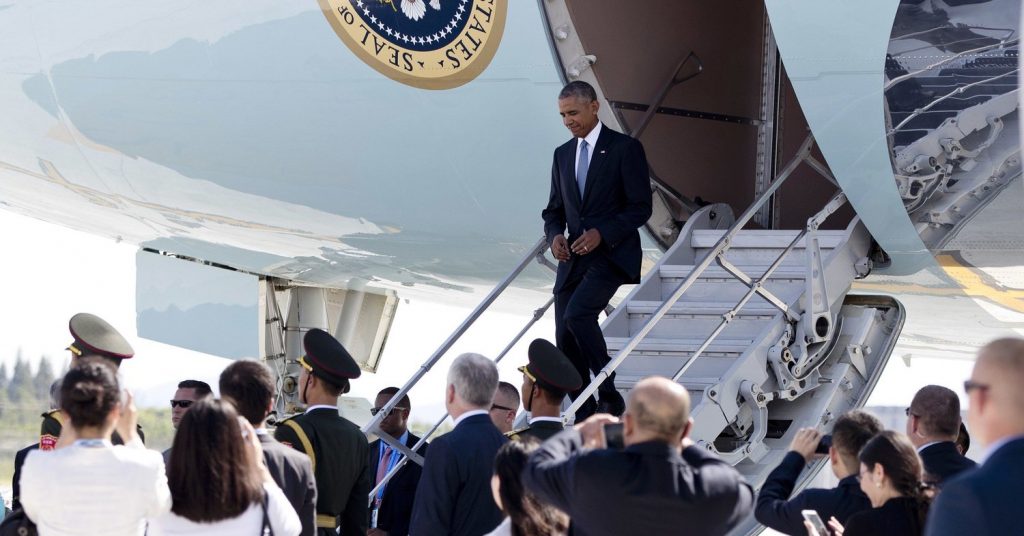 China HUMILIATED Obama In Front Of The World, Forces Him to Make Bizarre Exit From Air Force One