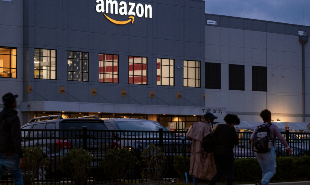 HA! Amazon Just Got Hit With A Problem That Proves They’re Not Invincible..